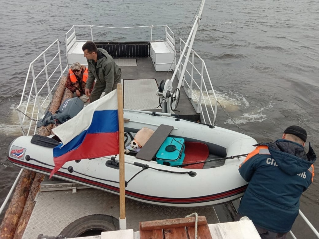 Рыбака спасли с дрейфующей лодки в Белозерске