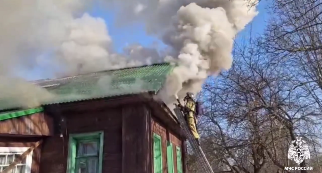 Жилой дом загорелся в Вологде