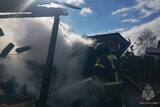 В Заволжском районе спасатели вытащили 6 газовых баллонов из горящего помещения