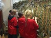 В Юже готовят к отправке шесть маскировочных сетей для бойцов СВО