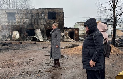 Последствия крупного пожара начали устранять в селе им. Бабушкина