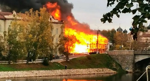 Знаменитый Дом со штурвалами сгорел в Вологде