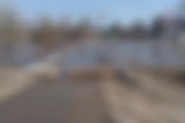 В Холуе власти перекрывают движение по железобетонному мосту из-за половодья