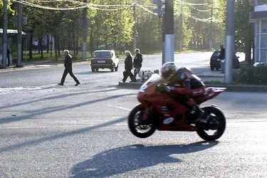 В Иванове и Ивановском районе сотрудники ГИБДД начали скрыто следить на дорогах за мотоциклистами