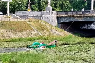 В Иванове на Уводь вышел уничтожитель ряски