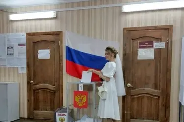 Из ЗАГСА – на выборы: родниковские молодожёны в день свадьбы пришли на избирательный участок
