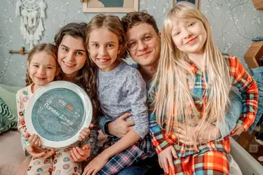 Выпускница ивановского "Оперения" Полина Денисова снимается в сериале "Папины дочки. Новые"