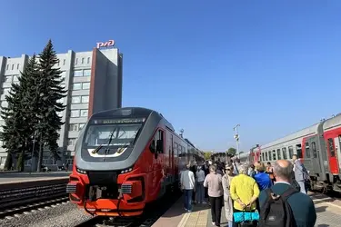 Губернатор Станислав Воскресенский поздравил сотрудников и ветеранов РЖД с 20-летием образования компании