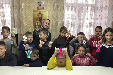 "Вязунчики" из Кинешмы навязали ангелочков для украшения елки в храме