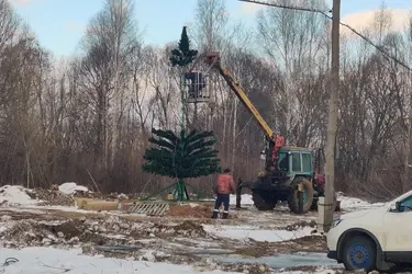 Первую елку в Палехе устанавливает Майдаковский завод