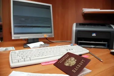 Управление по вопросам миграции разъяснило жителям Ивановской области, кому нужна красная отметка о гражданстве