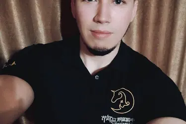 Житель Фурманова привез Якубовичу на "Поле чудес" яркий номер от ансамбля "Веснушки"