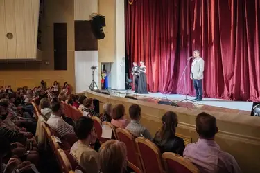 Артисты Кинешемского драмтеатра проведут зрителей по закулисью