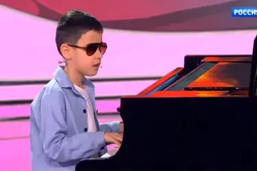 Незрячий пианист из Иванова попал на шоу "Удивительные люди"