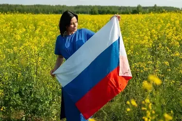 "Шуйские ситцы" бесплатно раздают отрезы триколора на флаги