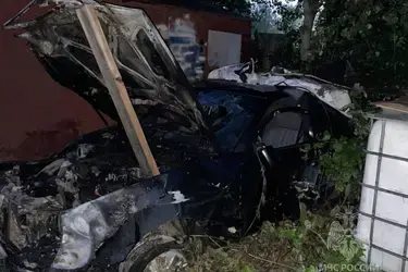 В деревне Лежневского района неизвестные подожгли BMW и Mercedes