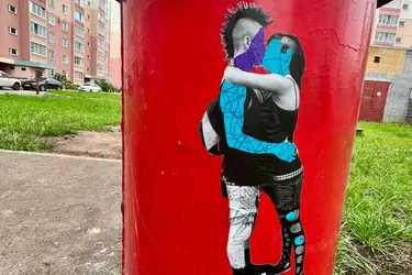 Художник-коллажист Кирилл Пискунов создает в Иванове серию "уличных" коллажей о любви