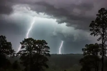 Жителей Ивановской области предупредили о грозе с градом