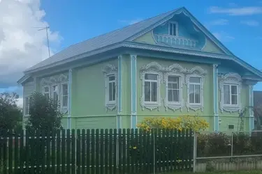 Волонтеры "Том Сойер Феста" докрасили прошлогодний дом в Холуе