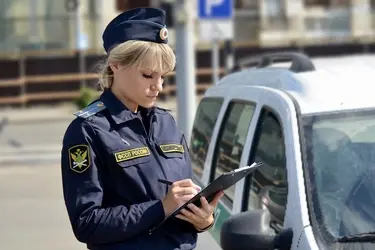 Алиментщик из Заволжска выпрыгнул в окно, пытаясь сбежать от судебных приставов