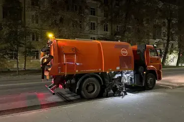В Иванове ночью 13 единиц спецтехники убирали городские улицы