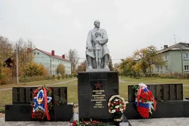 В селе Новое Леушино Тейковского района открыли после реконструкции памятник воинам-землякам