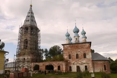 Летняя Введенская церковь в селе Введенье нуждается в консервации