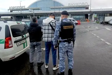Ивановские судебные приставы выдворили из России двух нелегальных мигрантов
