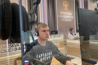 Ивановский студент принимает звонки для прямой линии с Путиным