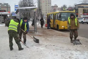 Днем 16 декабря убирать улицы Иванова будут 68 дорожных рабочих