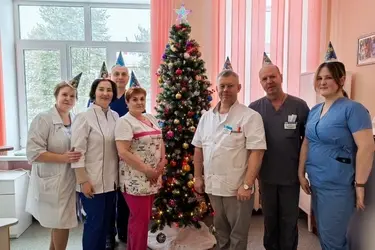 В новогодние наряды переоделись отделения и сотрудники Ивановской областной больницы