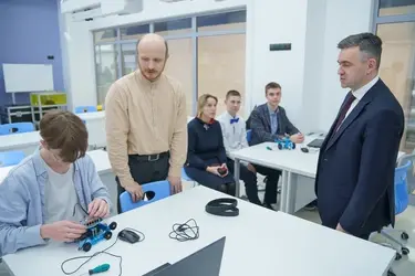 Станислав Воскресенский: "Если ребенок тянется к знаниям, ему дорога в "Солярис"
