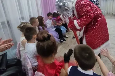 По поселку Колобово с гостинцами прошелся настоящий Дед Мороз