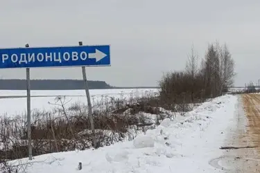 В Ивановском районе школьный автобус соскользнул с дороги у деревни Родионцово