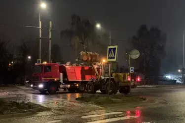 За ночь рабочие вывезли 709 кубометров ледяной массы с ивановских дорог