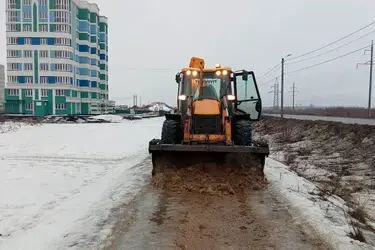 "Два легковых автомобиля не убираются": ивановцы жалуются на суженные из-за наледи дороги