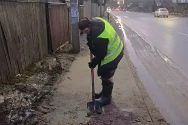 В Иванове днем городские дороги убирают  более 50 рабочих