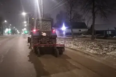Ивановские дорожники вывезли наледь с проспекта Строителей и Генерала Хлебникова