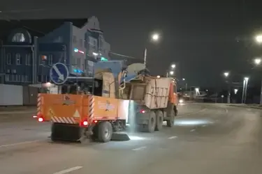 Ночью 21 февраля ивановские дорожники убирали наледь с улиц города