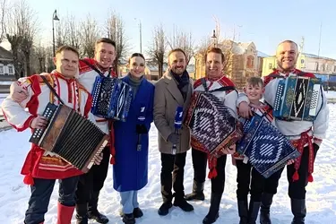 Фурмановские "Веснушки" сыграли на гармошках в прямом эфире на Первом канале