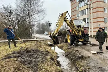 В Родниках коммунальщики прочистили все сточные канавы, которые находятся на балансе