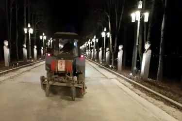 В Иванове дорожники убираются на мемориале "Красная Талка"