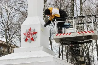 В Кинешме начали ремонт памятников и обелисков к 9 Мая