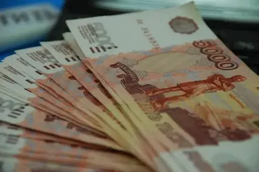 Суд взыскал 200 000 рублей в пользу пострадавшей от мошенников пенсионерки из Киншмы