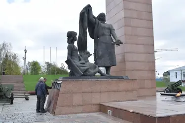 В Иванове приводят в порядок мемориалы ко Дню Победы
