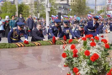 У мемориала Героям фронта и тыла в Иванове торжественно отметили 80-летие Великой Победы