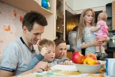 Многодетные семьи Ивановской области осваивают новые профессии и открывают бизнес
