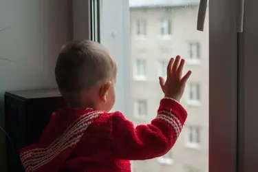 Ивановские врачи бьют тревогу из-за падения детей из окон