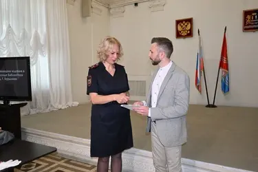 В Иванове вручили паспорт РФ немцу и разрешение на временное проживание – семье из США