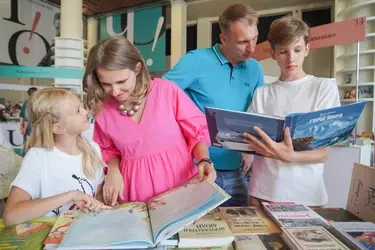 В Иванове состоялся книжный фестиваль "Читай — Отдыхай": фоторепортаж